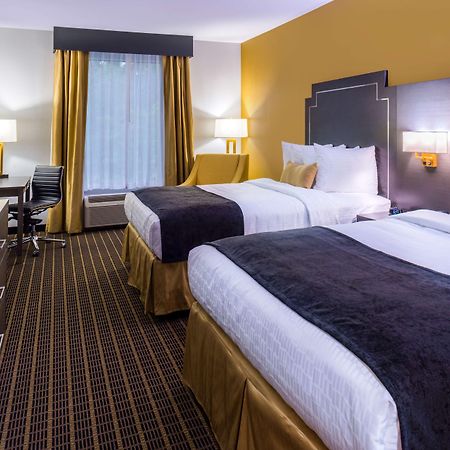 Best Western Plus Regency Park Walker Bagian luar foto