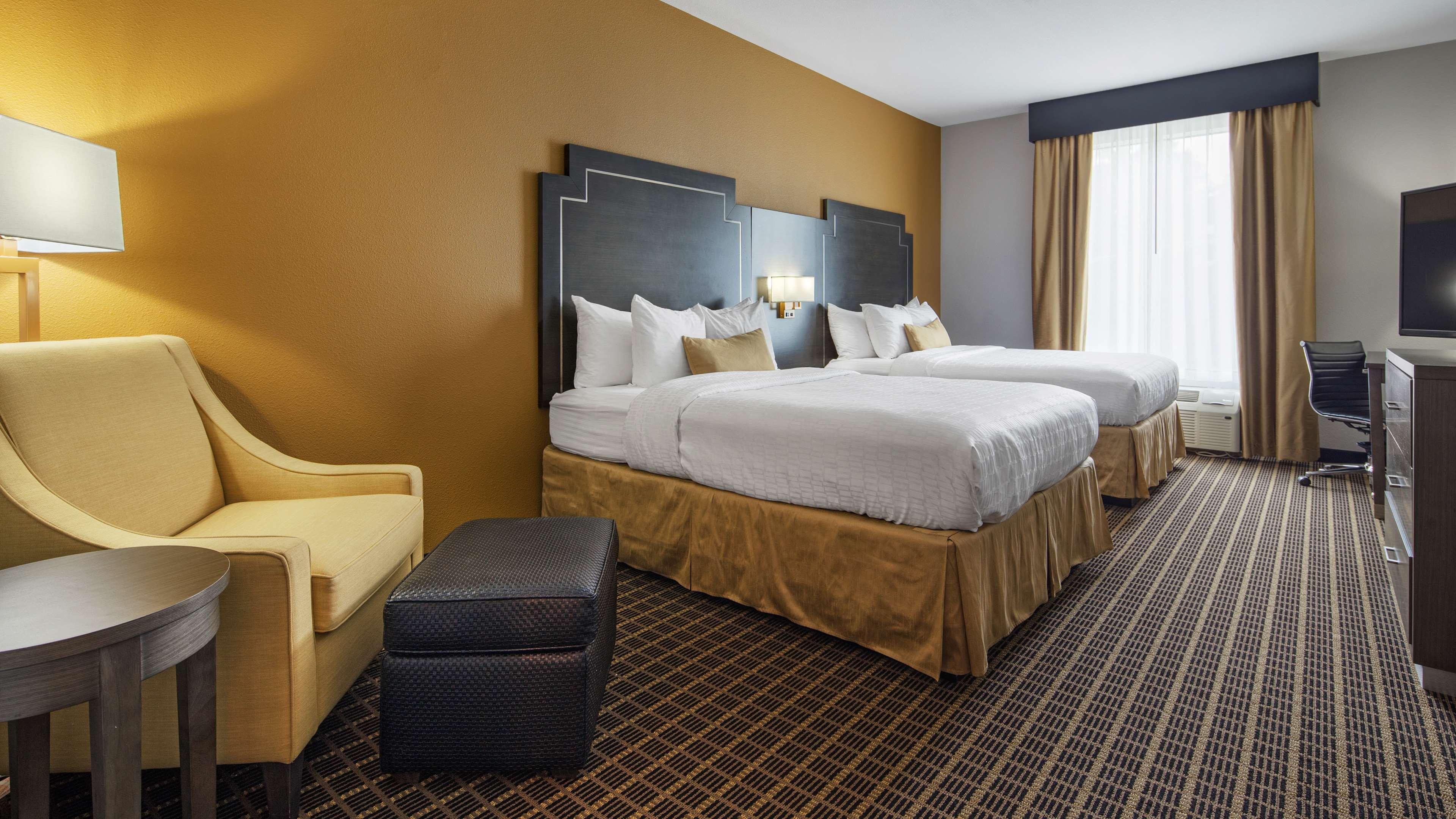 Best Western Plus Regency Park Walker Bagian luar foto