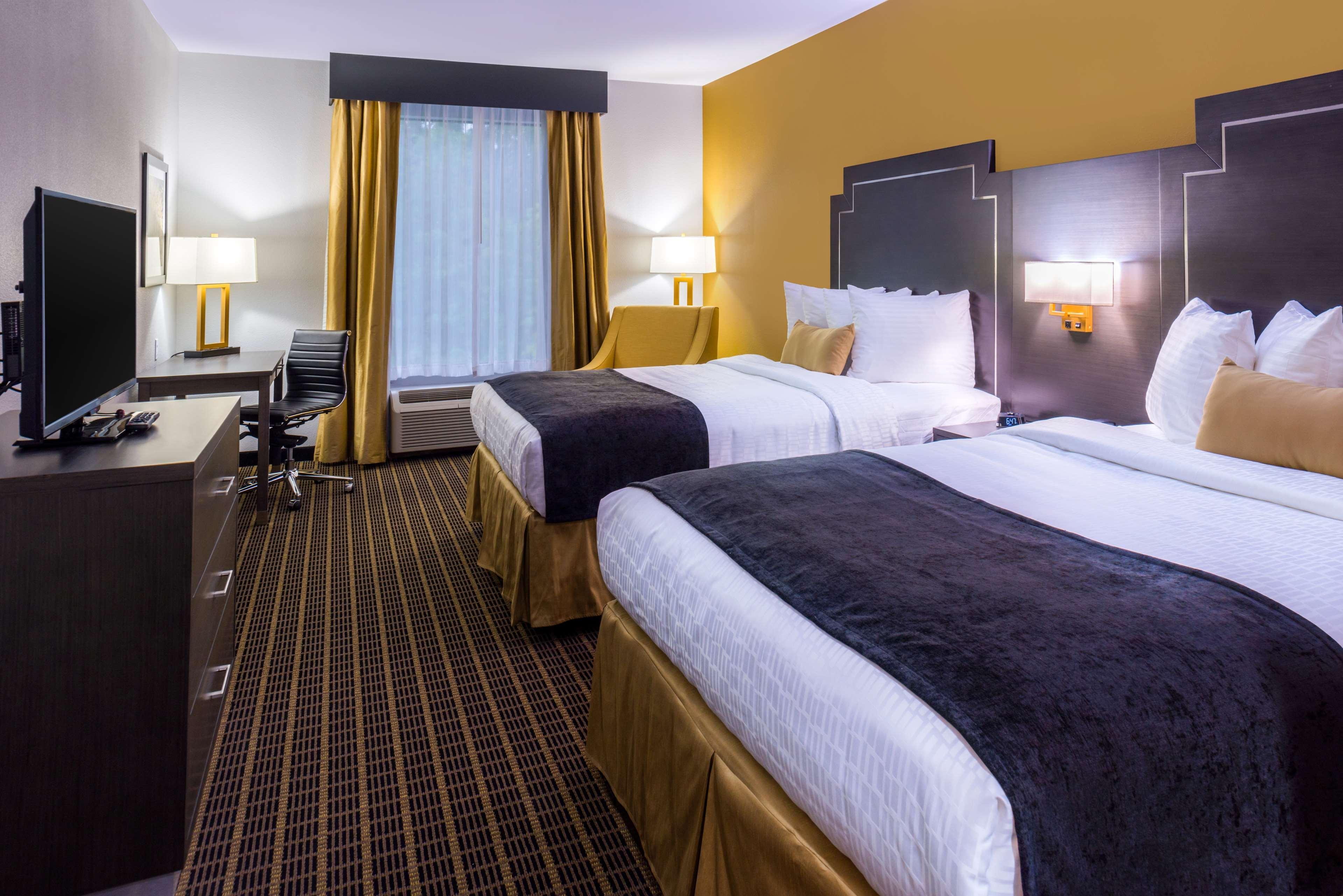 Best Western Plus Regency Park Walker Bagian luar foto