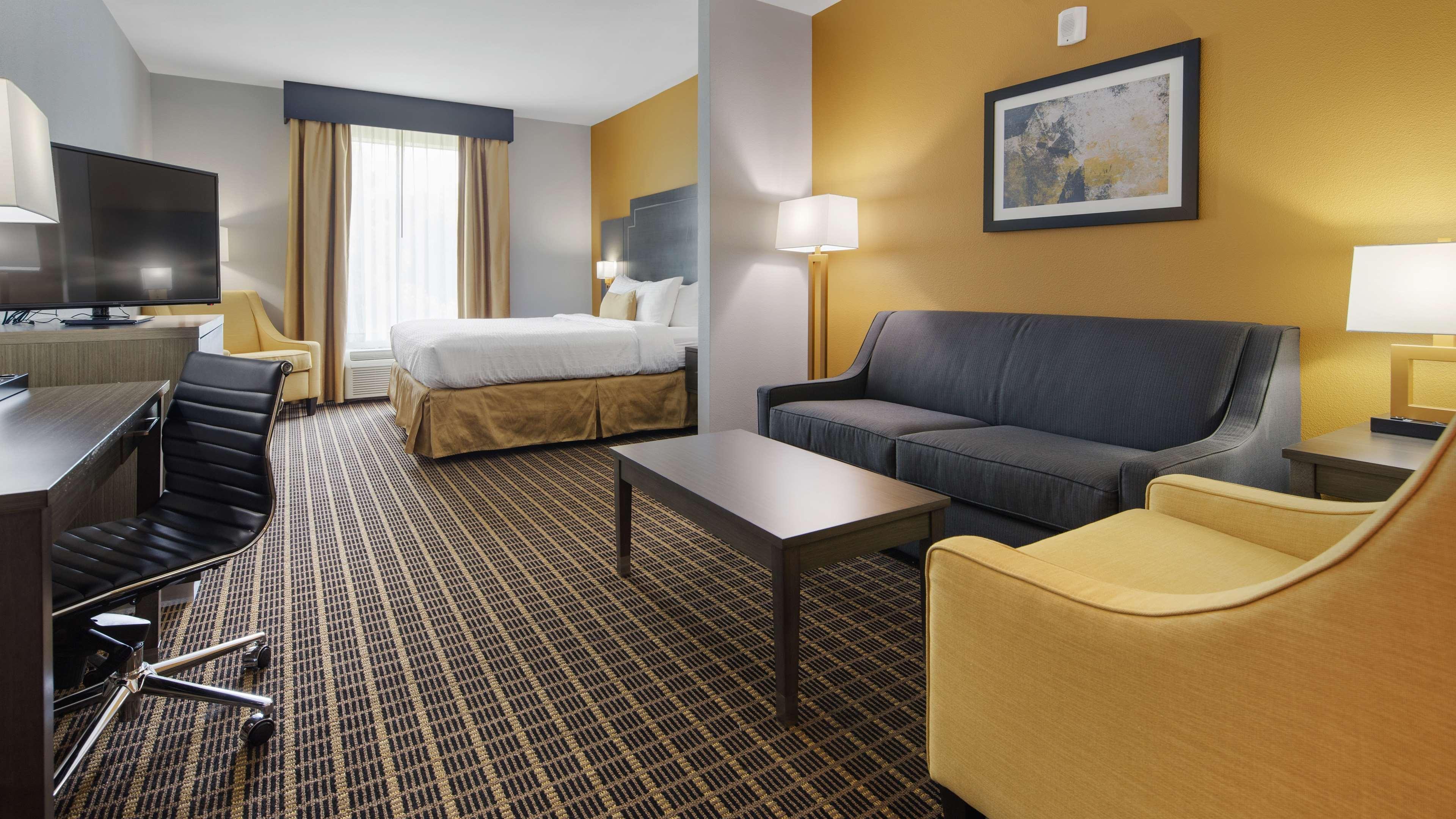 Best Western Plus Regency Park Walker Bagian luar foto