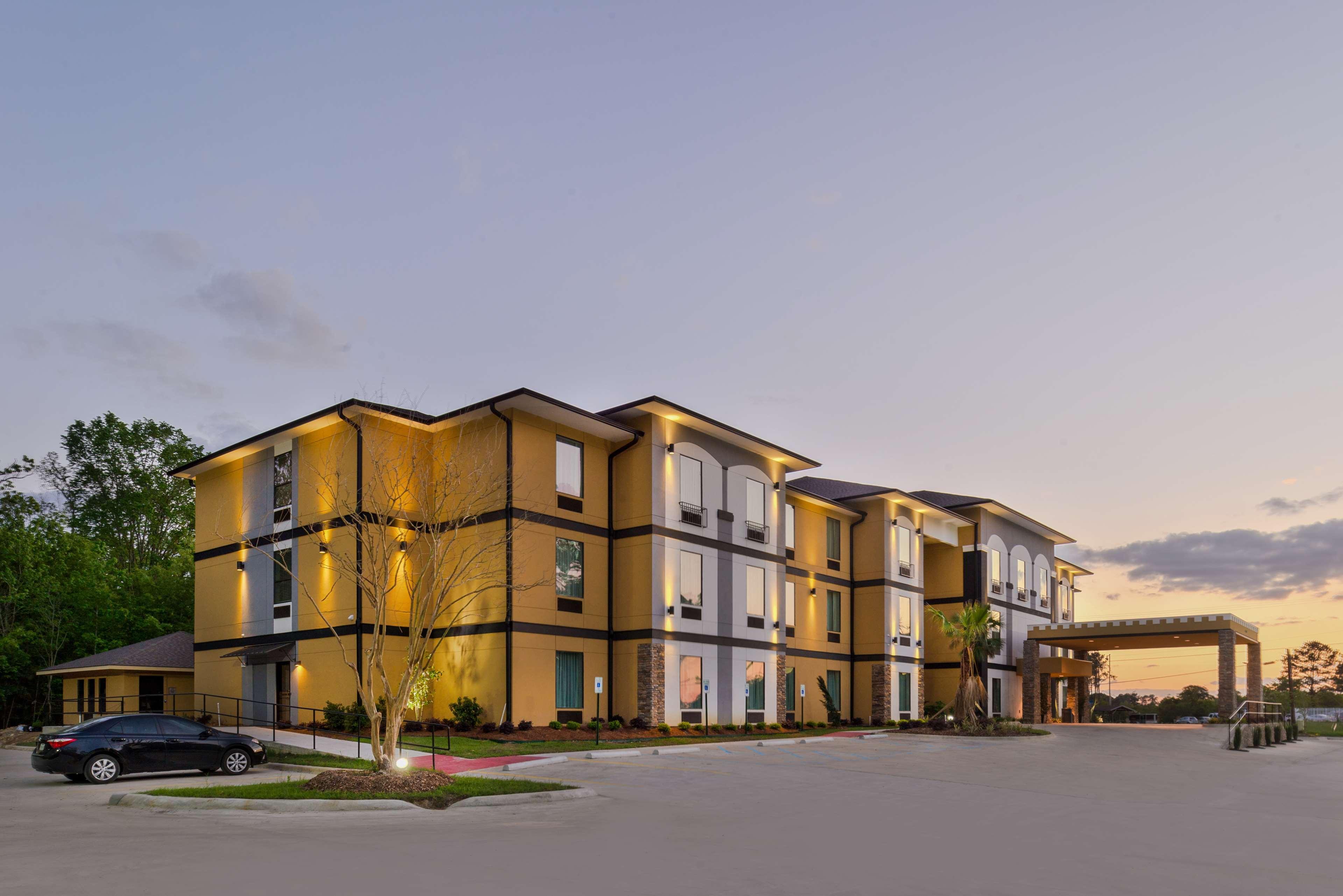 Best Western Plus Regency Park Walker Bagian luar foto