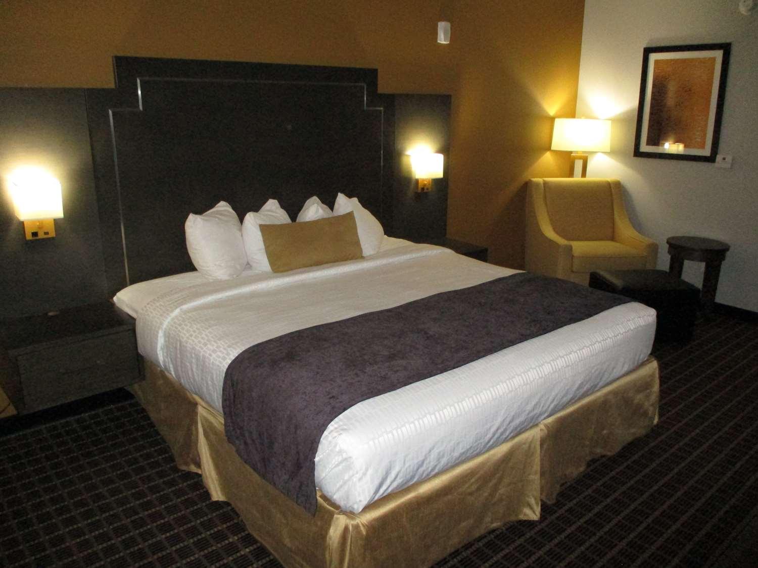 Best Western Plus Regency Park Walker Bagian luar foto