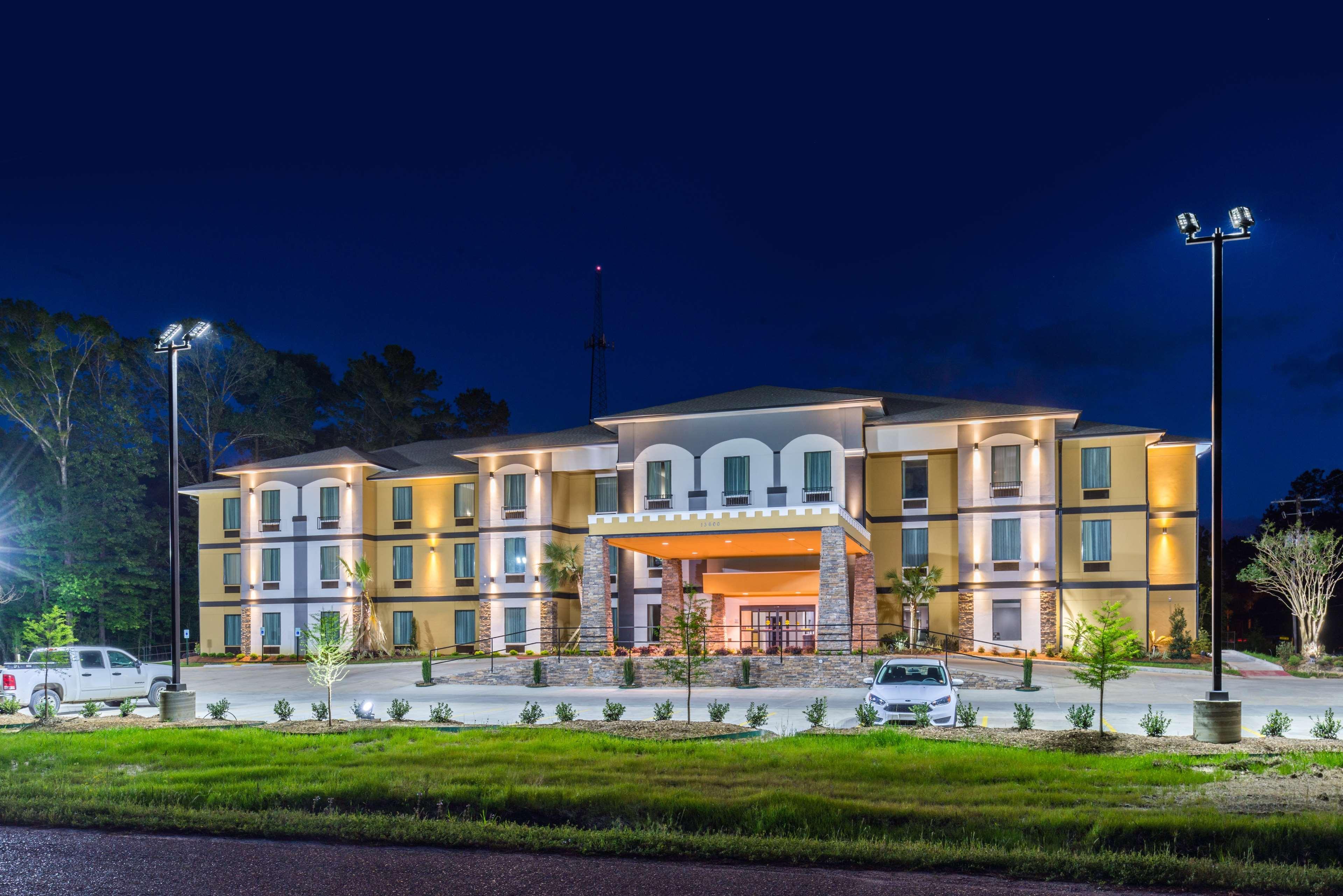 Best Western Plus Regency Park Walker Bagian luar foto