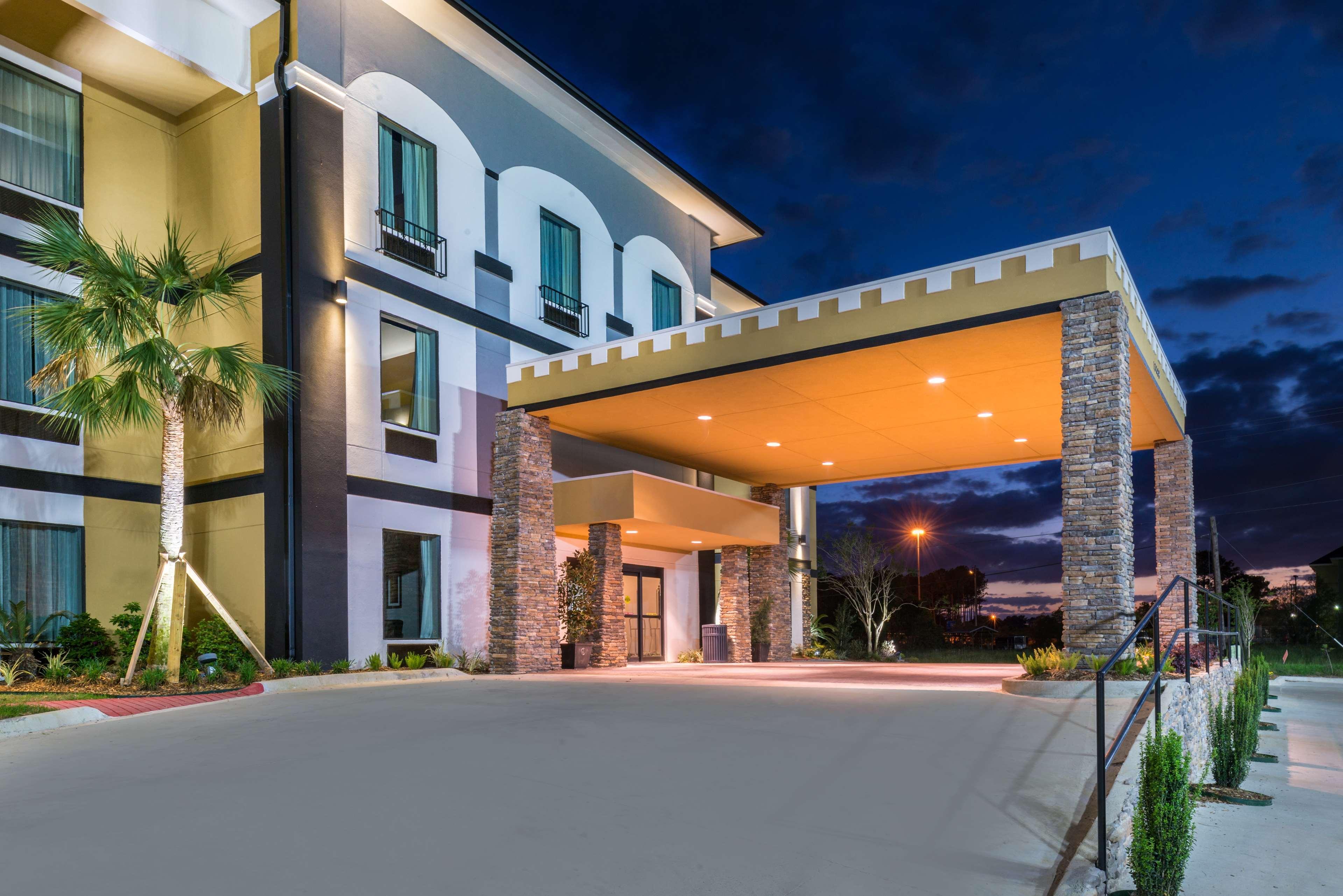 Best Western Plus Regency Park Walker Bagian luar foto