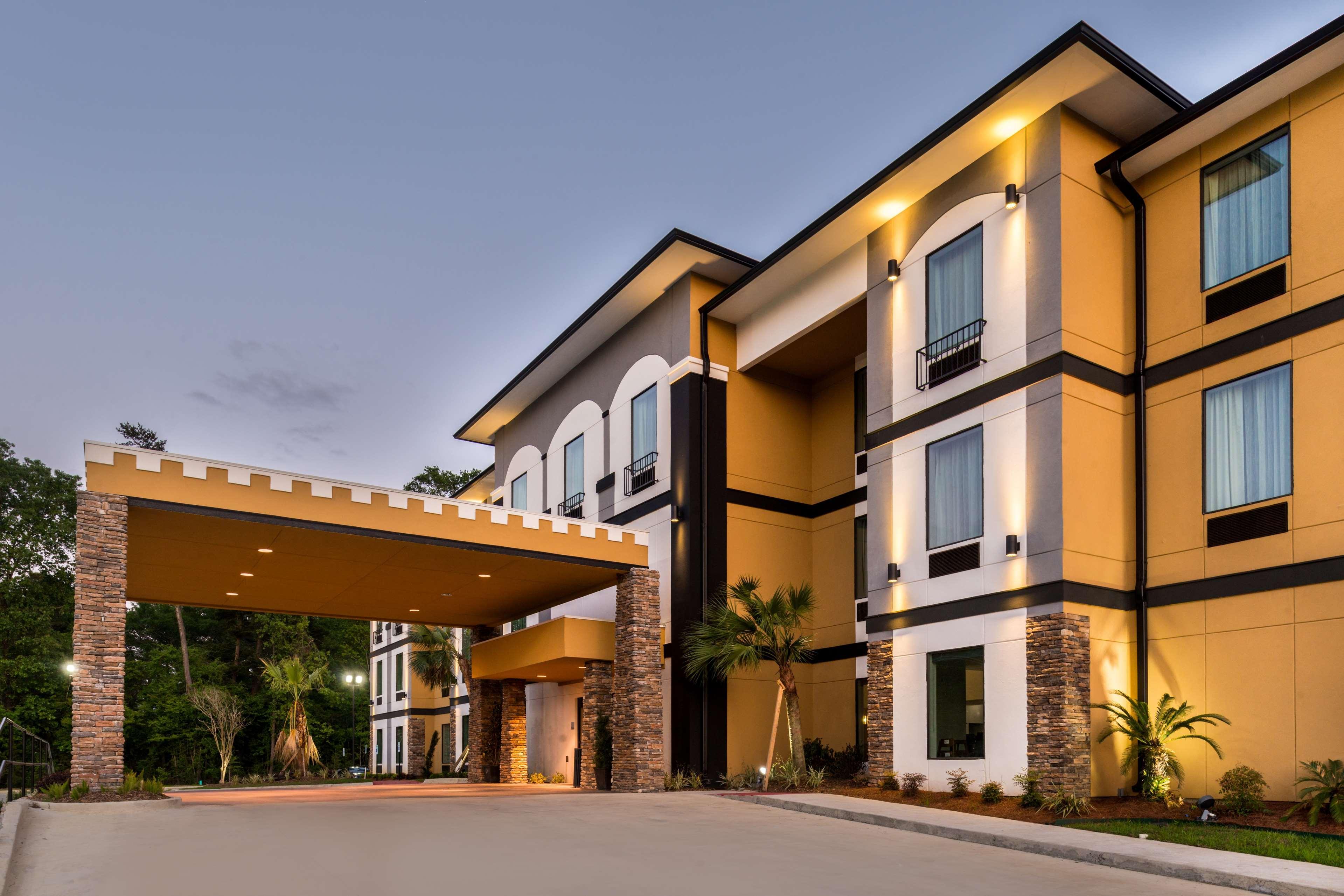 Best Western Plus Regency Park Walker Bagian luar foto