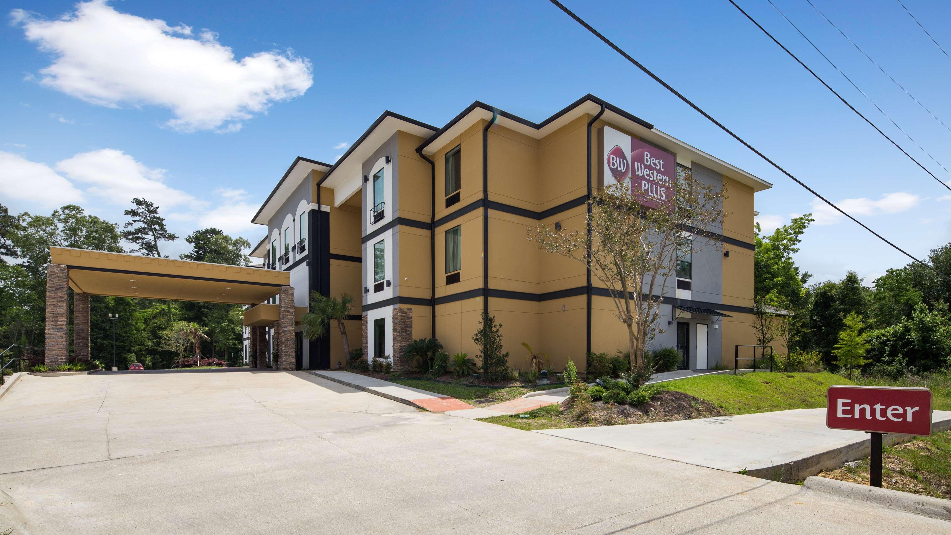 Best Western Plus Regency Park Walker Bagian luar foto