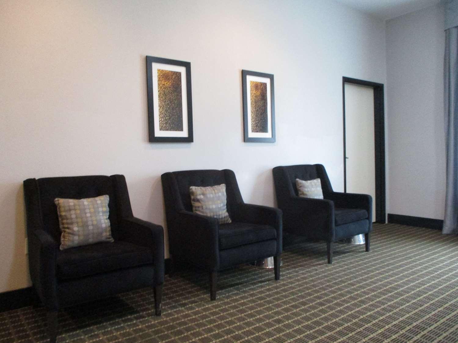 Best Western Plus Regency Park Walker Bagian luar foto