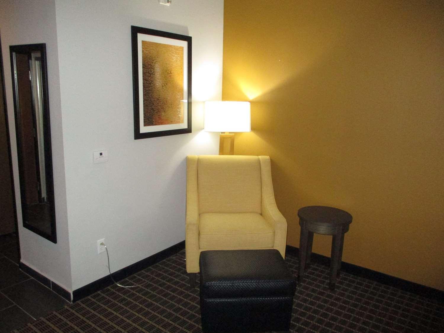 Best Western Plus Regency Park Walker Bagian luar foto