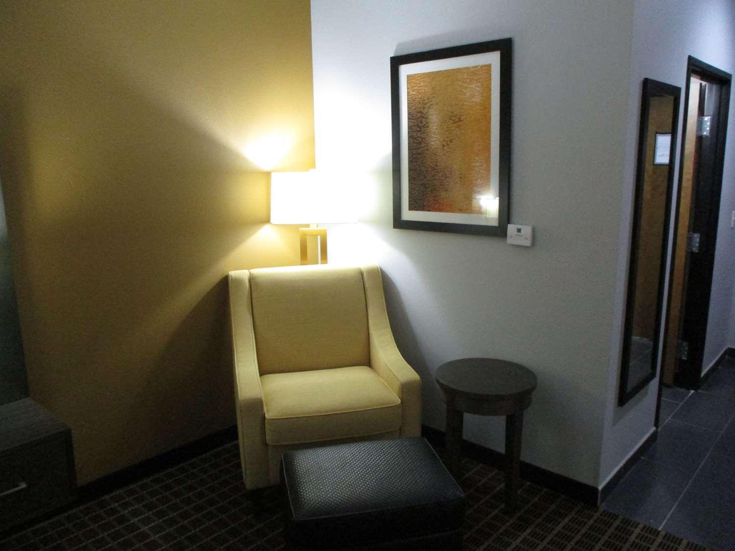Best Western Plus Regency Park Walker Bagian luar foto