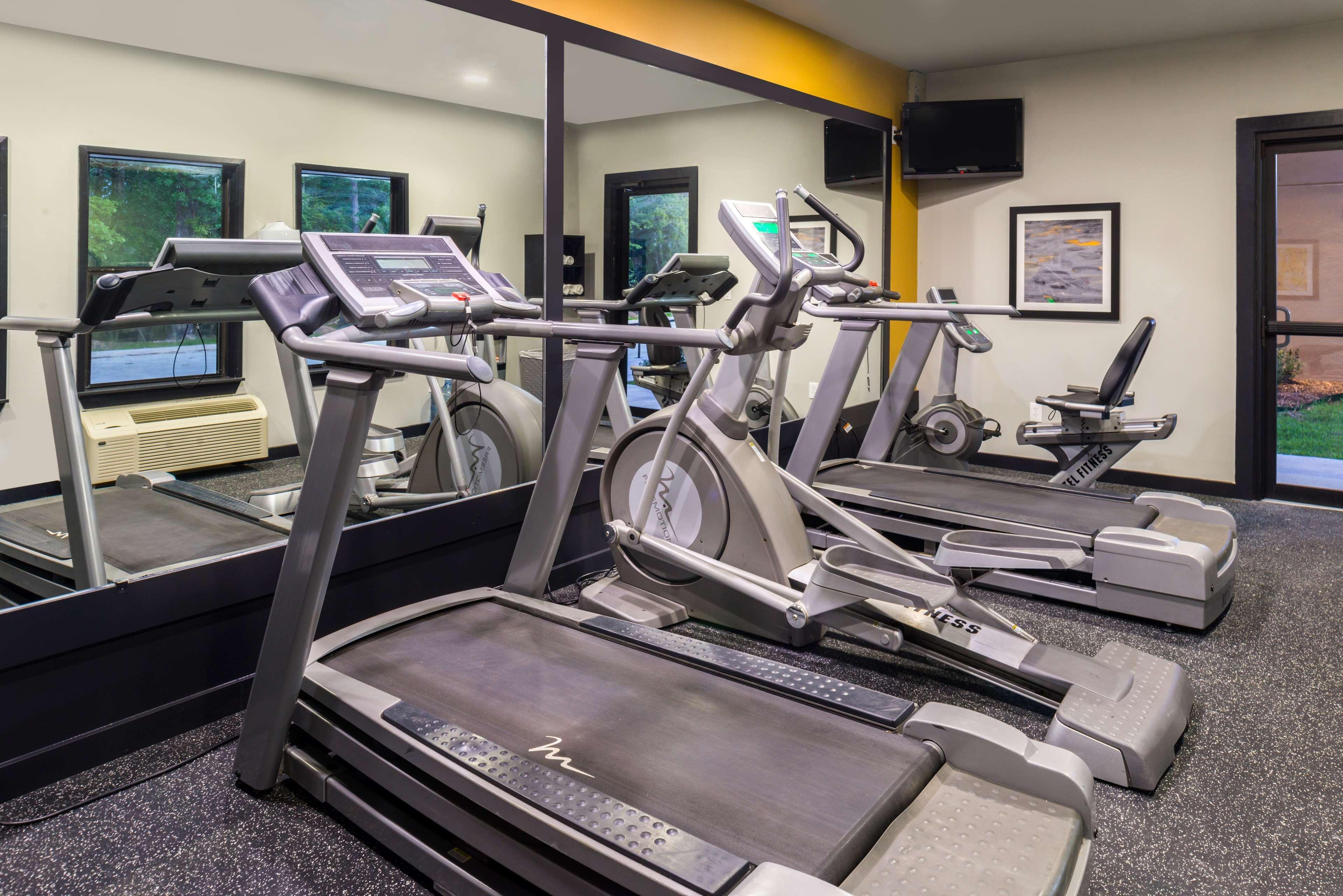 Best Western Plus Regency Park Walker Bagian luar foto