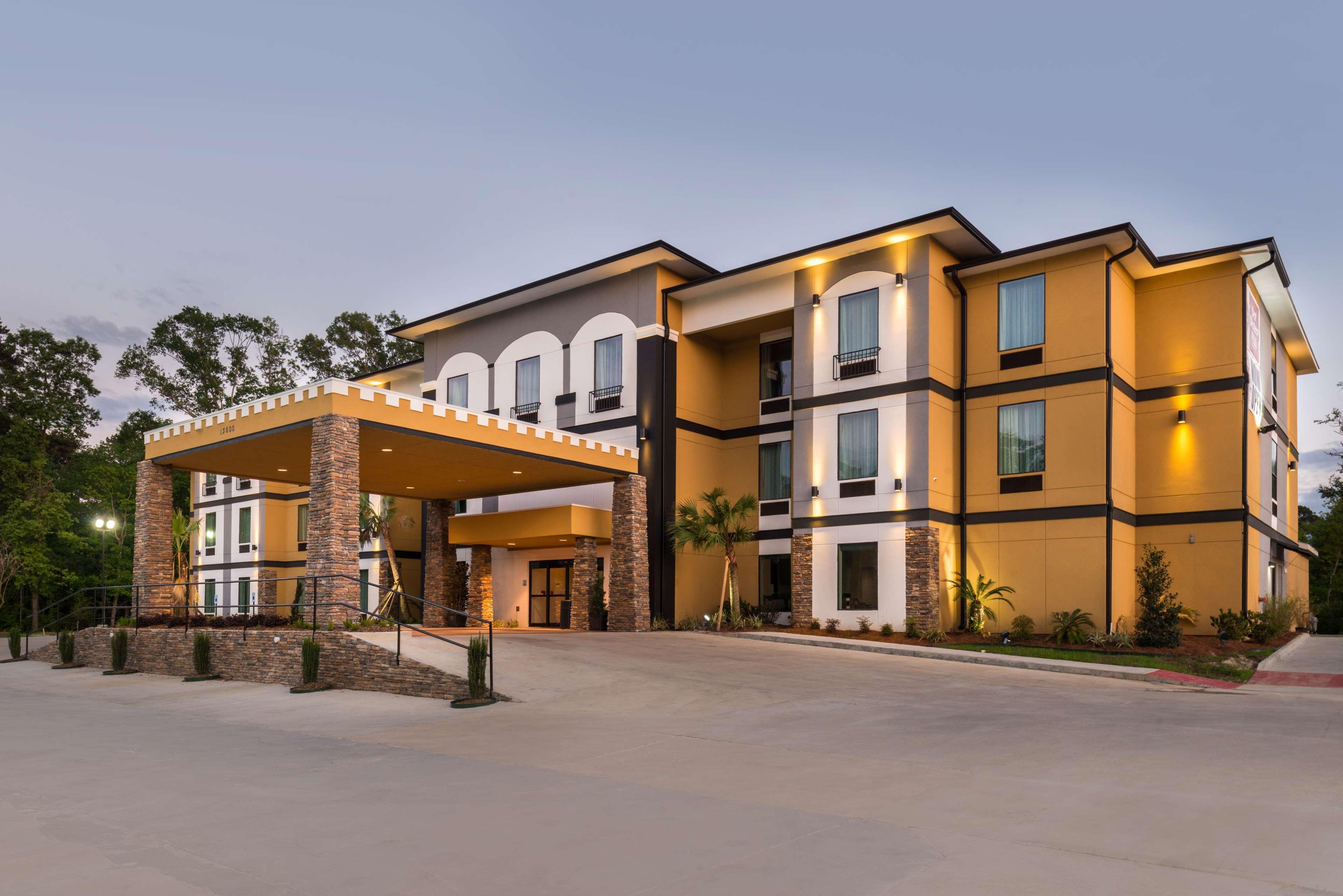Best Western Plus Regency Park Walker Bagian luar foto
