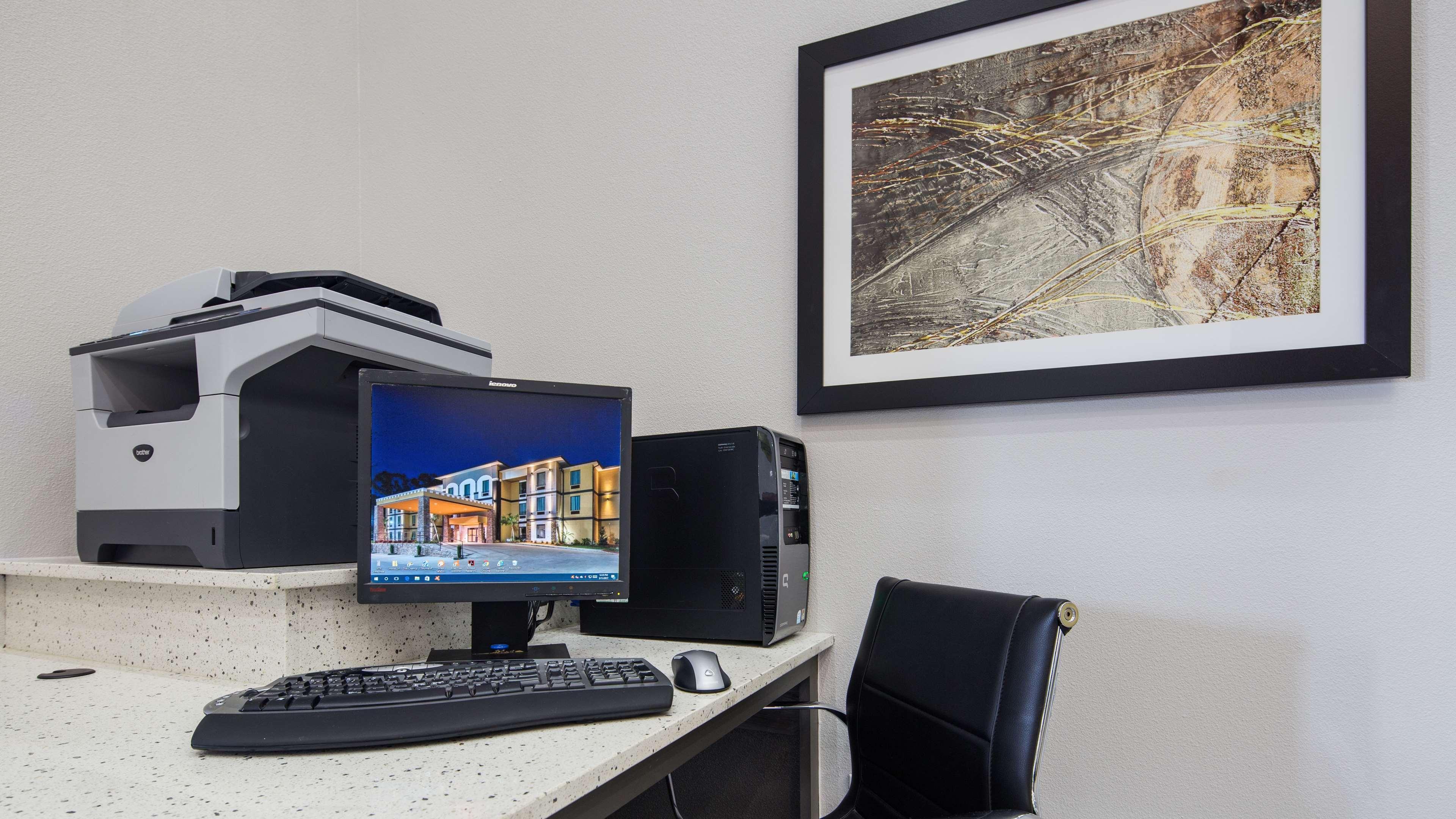 Best Western Plus Regency Park Walker Bagian luar foto