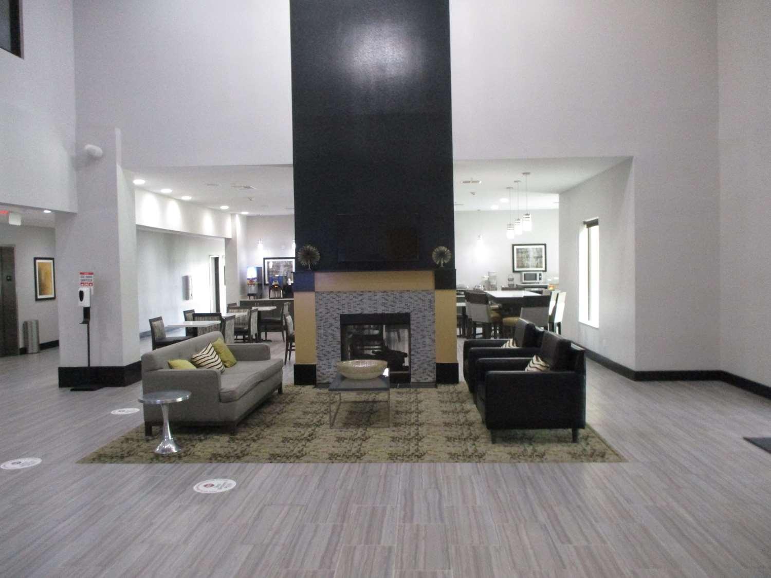 Best Western Plus Regency Park Walker Bagian luar foto