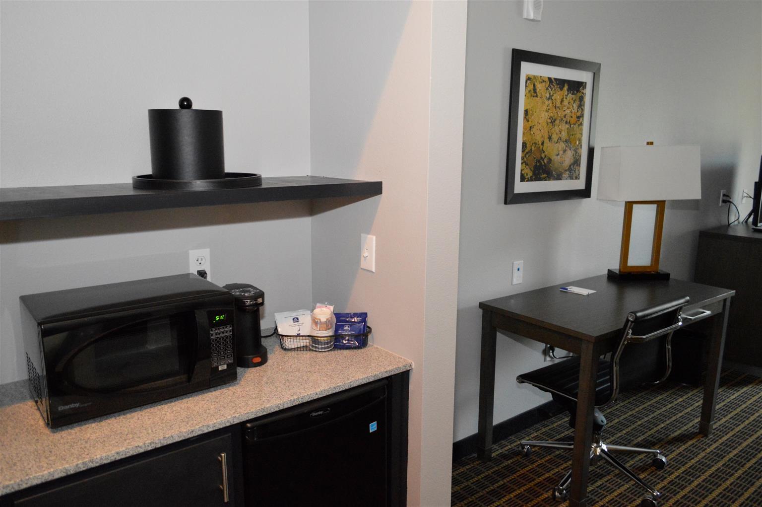 Best Western Plus Regency Park Walker Bagian luar foto